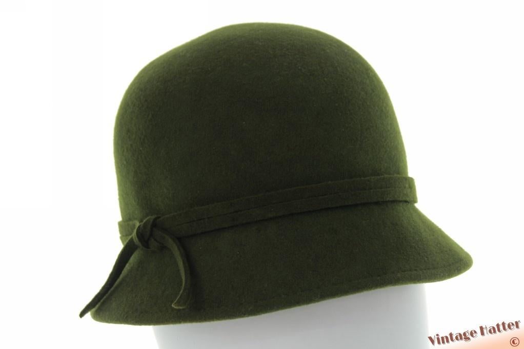 vintage Dames cloche dophoed legergroen vilt 55 = S tot XS, Kleding | Dames, Hoeden en Petten, Ophalen of Verzenden, Zo goed als nieuw