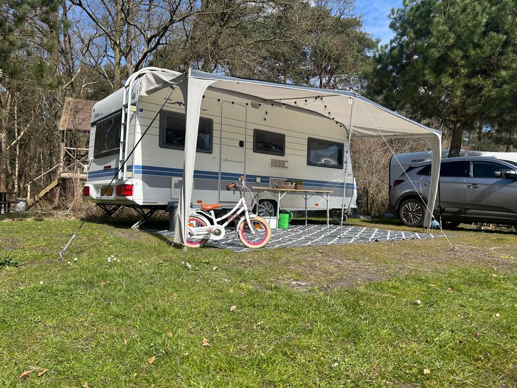 Hobby 495 UK met stapelbed, Caravans en Kamperen, Stapelbed, Rondzit, Hobby, Kachel