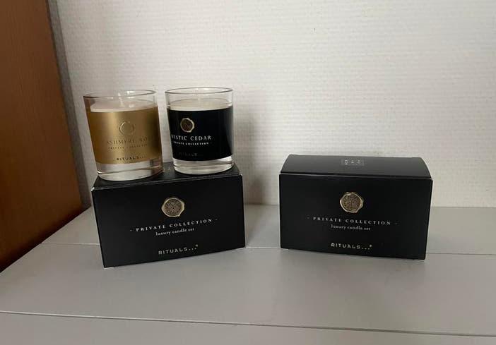 Nieuw rituals mini kaarsjes cashmere rose en mystic ceder, Huis en Inrichting, Woonaccessoires | Kandelaars en Kaarsen, Overige materialen