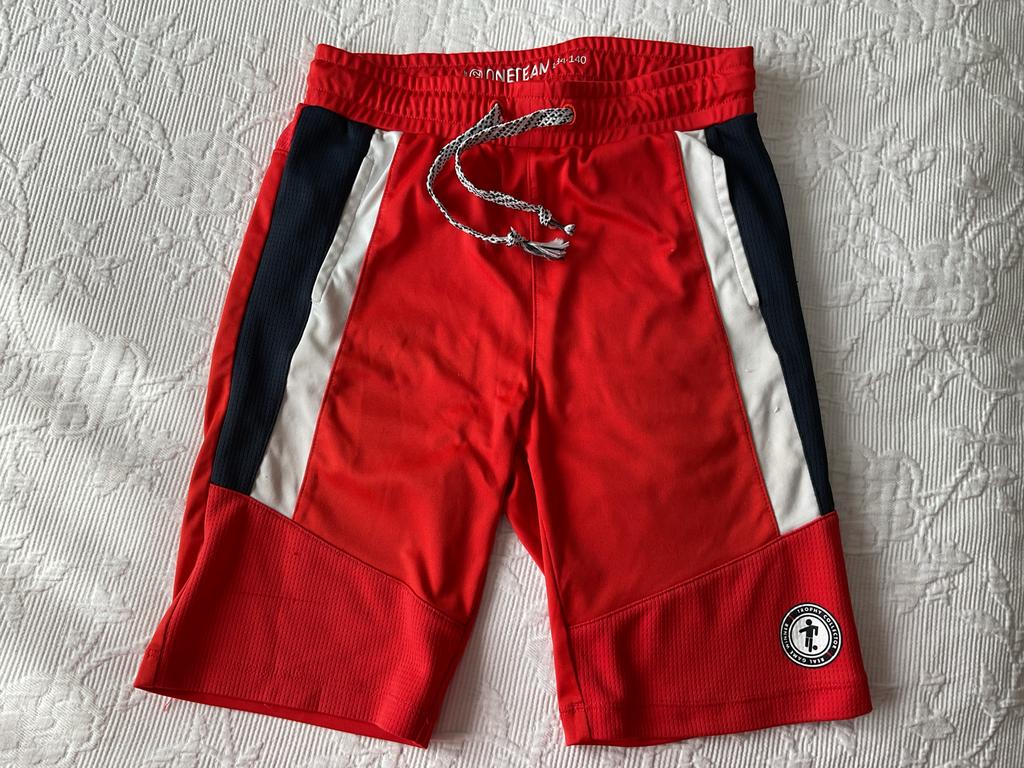 Rode sportbroek One Team maat 134/140, Kinderen en Baby's, Kinderkleding | Maat 134, Ophalen of Verzenden, Gebruikt, Jongen of Meisje