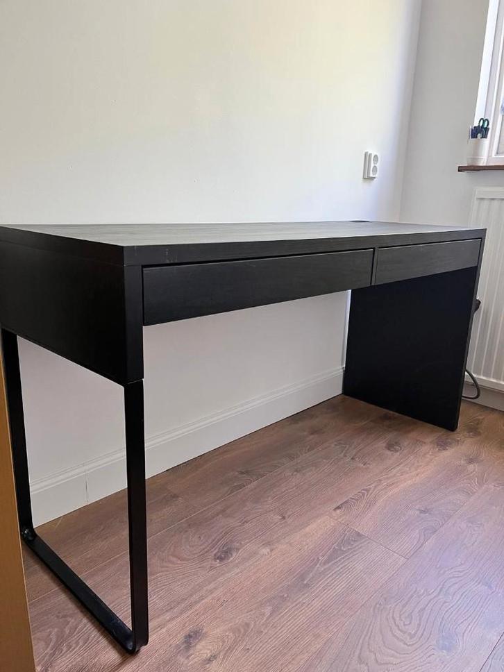 Bureau MICKE, Huis en Inrichting, Bureaus, Zo goed als nieuw, Schoolbureau, IKEA, Modern, Zwart, Demontabel, Kabelgoot, Met lades