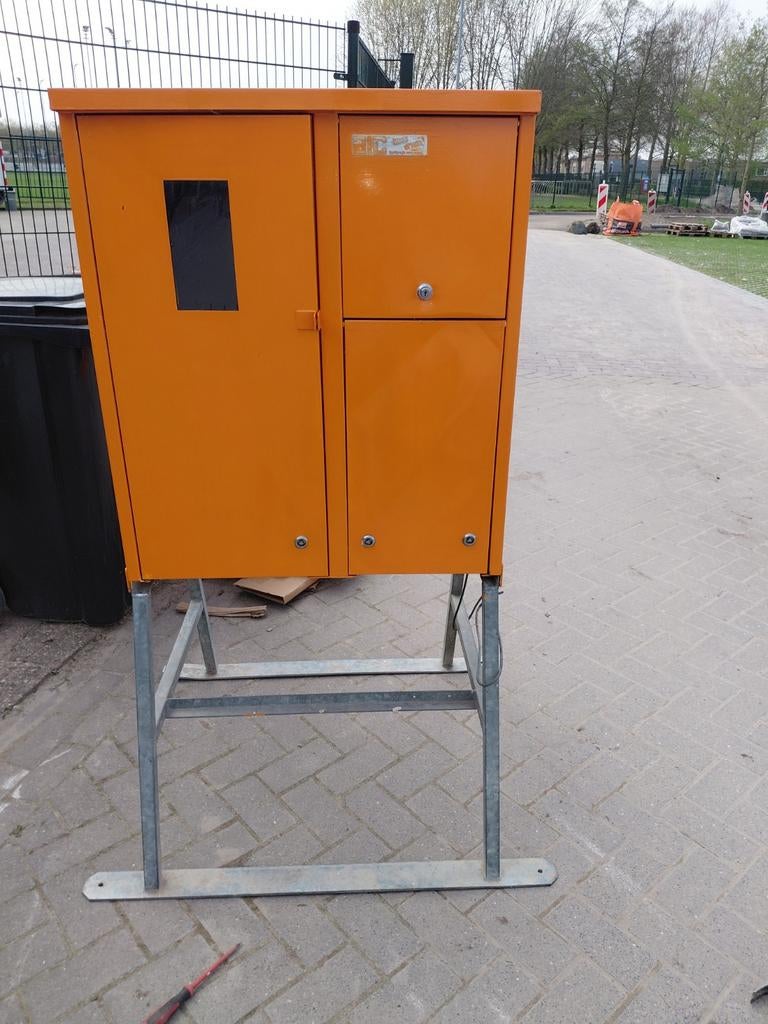 Robuuste Bouwstroomkast - Oranje, met Aansluitingen, Ophalen