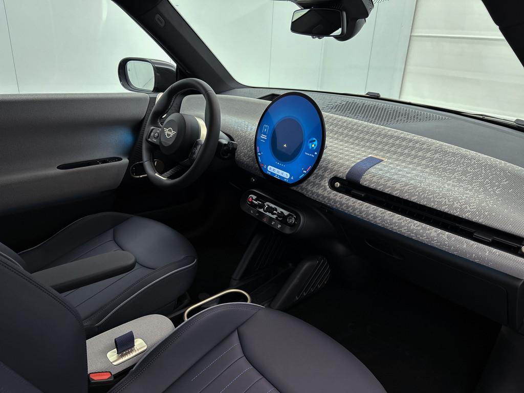 MINI Hatchback Cooper E / Favoured Trim / Pakket L / 18 inch, Huisgarantie, Met garantie (alle), 4 stoelen, Zwart