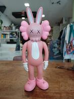 KAWS Holiday - Pink Bunny (23cm) - High-End Art Toy, Ophalen of Verzenden, Zo goed als nieuw