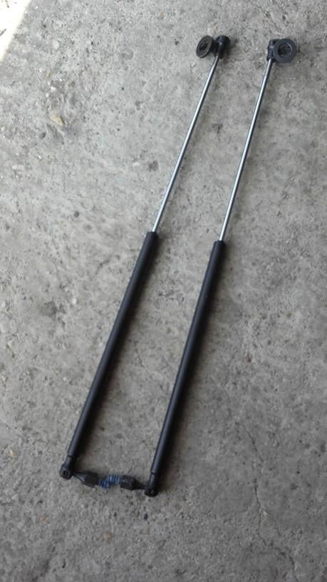 Setje gasveren vd achterklep ruit Laguna 2002, Ophalen of Verzenden