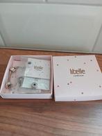 Leuk Armbandje met 4 bedels., Overige materialen, Nieuw, Ophalen of Verzenden, Met bedels of kralen