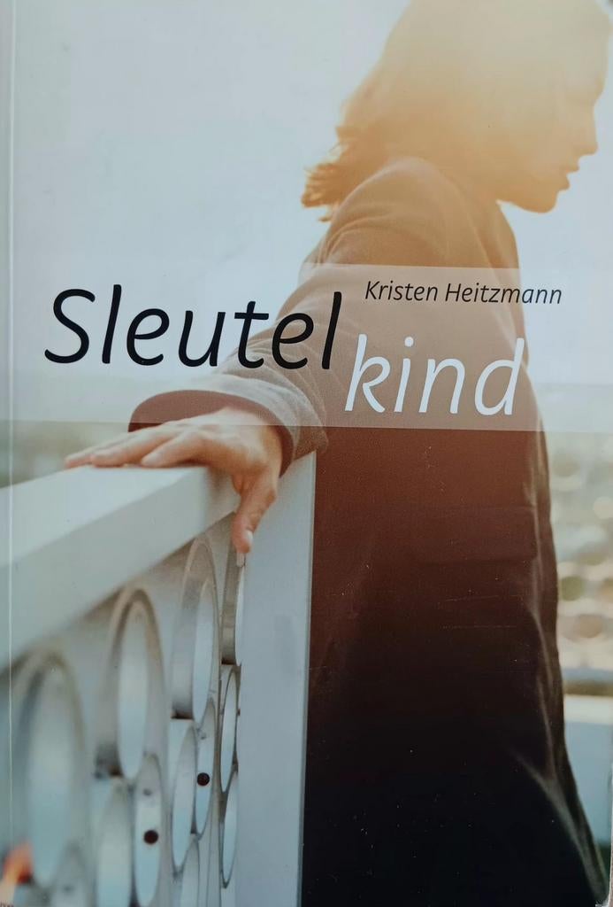 Kirsten Heitzmann - Sleutelkind, Boeken, Ophalen of Verzenden, Gelezen, Kirsten Heitzmann