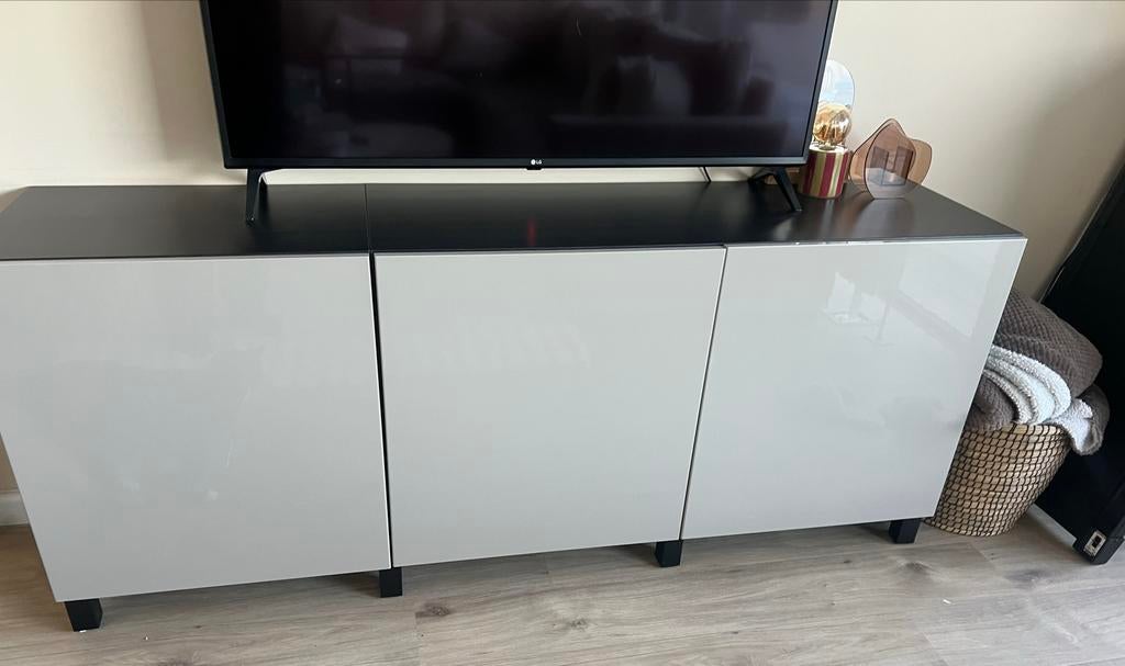 Moderne vitrinekast ikea, Huis en Inrichting, Kasten | Vitrinekasten, Ophalen, Gebruikt, 100 tot 150 cm, Minder dan 100 cm