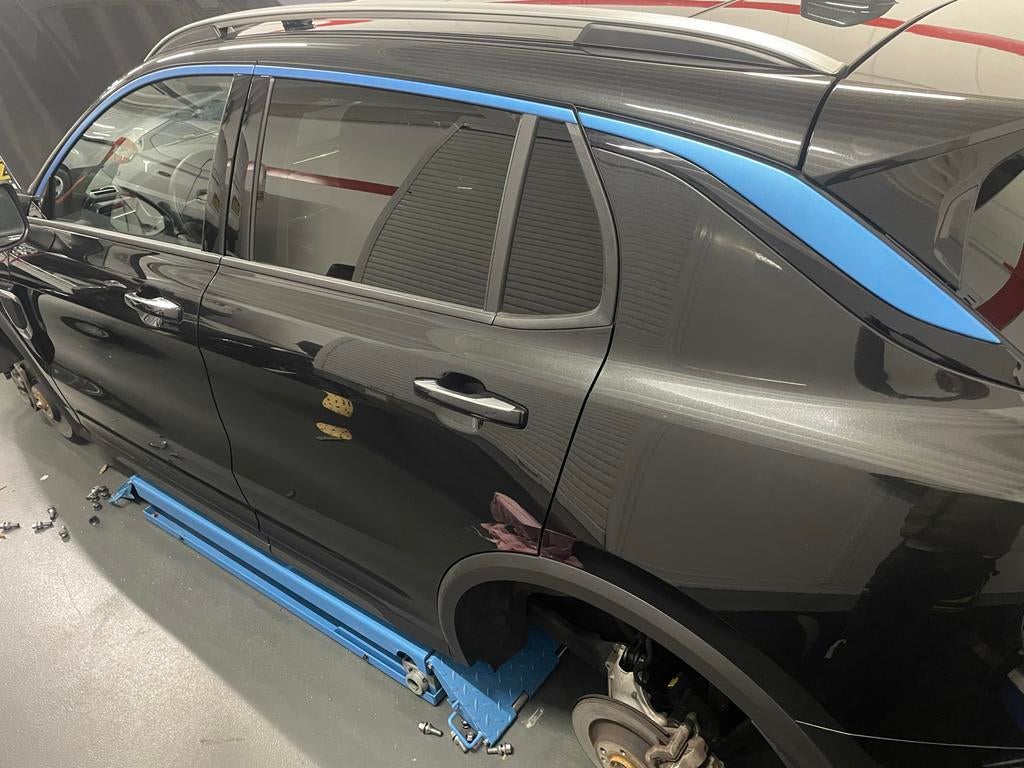 Lynk & co 01 Chrome delete en blauwe accenten verwijderen
