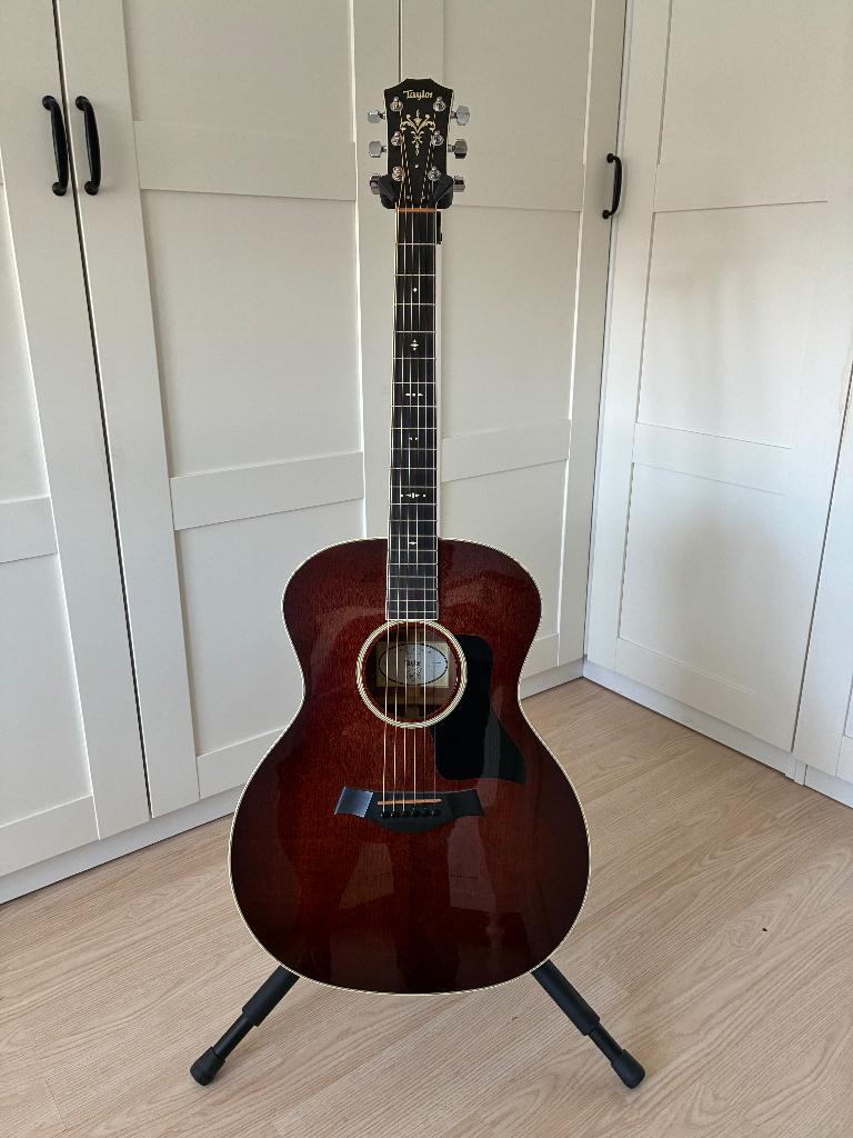 Taylor 524 First Edition, #13 van 100, volledig mahonie, Muziek en Instrumenten, Snaarinstrumenten | Gitaren | Akoestisch, Ophalen
