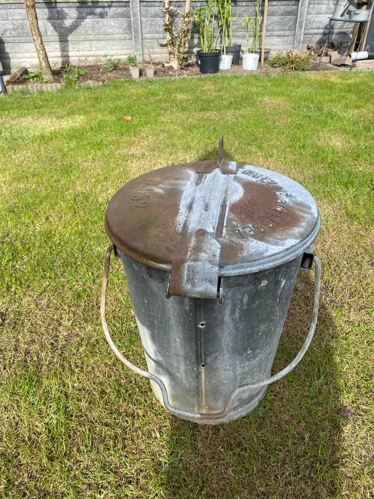 Oude Zinken Emmer met Deksel - Vintage Tuindecoratie, Gebruikt, Ophalen of Verzenden, 20 tot 30 liter, Metaal
