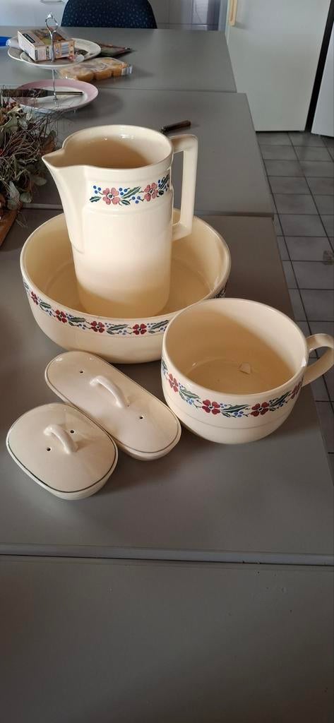 5 delig lampetsel, schaal, kan, Kam en zeep bakje en po, Antiek en Kunst, Ophalen of Verzenden