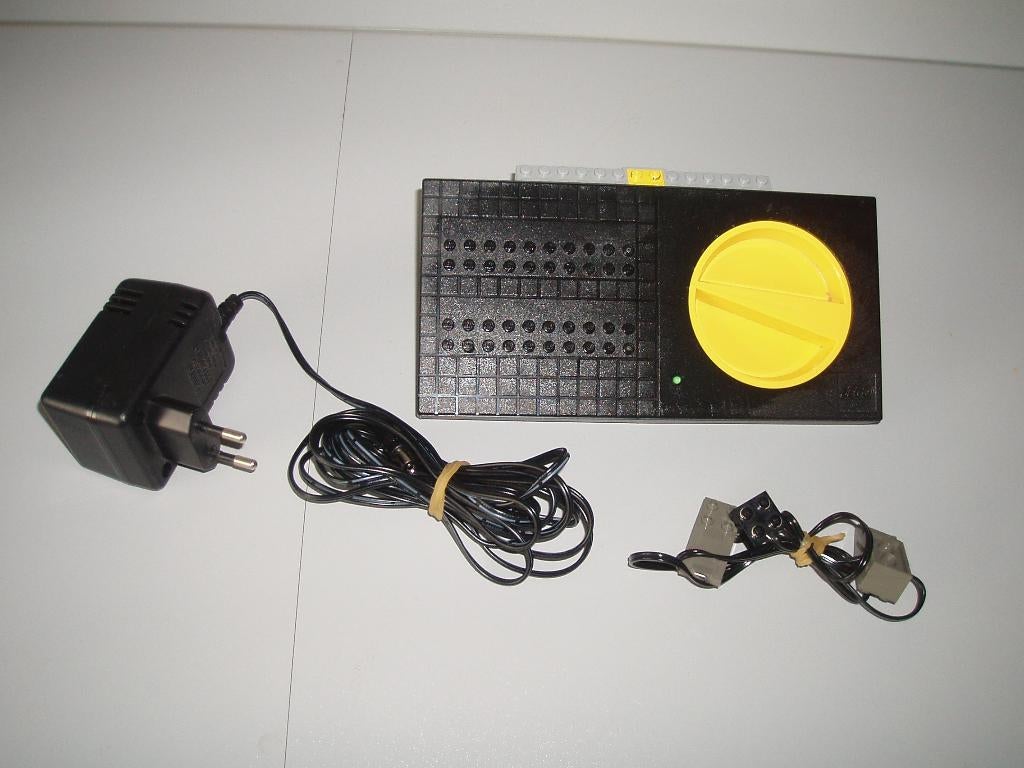 Lego 4548 9v Trafo Zwart/Geel in echt perfecte staat!!., Overige thema's, Lego, Ophalen of Verzenden, Zo goed als nieuw