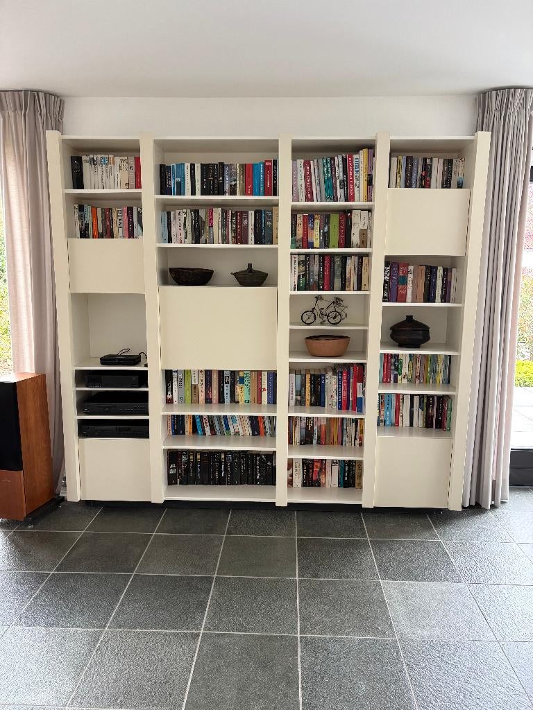 massief vurenhouten boekenkast 240br x 220h x 34 d, Huis en Inrichting, Kasten | Boekenkasten, Ophalen, Gebruikt, Met klep(pen)