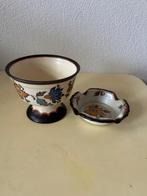 Vaas en een bijbehorend asbak van Flora Gouda plateel, Antiek en Kunst, Ophalen of Verzenden