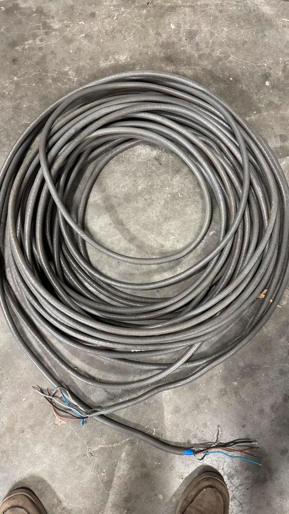 Grondkabel 4x2,5 mm². Met metalen omvlechting plus aardlitze, Doe-het-zelf en Verbouw, Elektra en Kabels, Gebruikt, Kabel of Snoer
