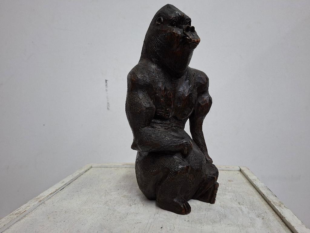 mooie handgemaakt beeld van gorilla, Ophalen of Verzenden, Zo goed als nieuw, Mens