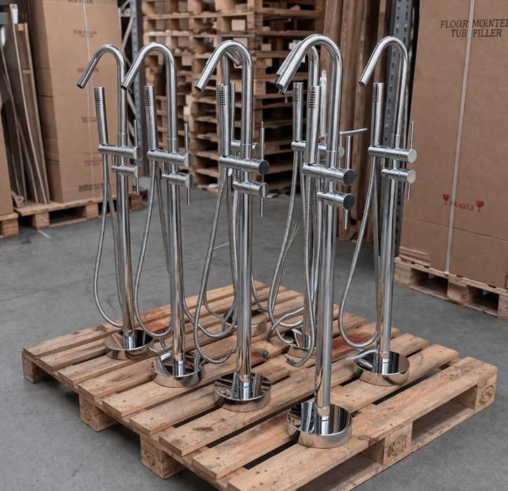 Laatste stuks, chroom, vrijstaande kraan Badkraan NIEUW!, Huis en Inrichting, Woonaccessoires | Overige, Nieuw, Ophalen of Verzenden