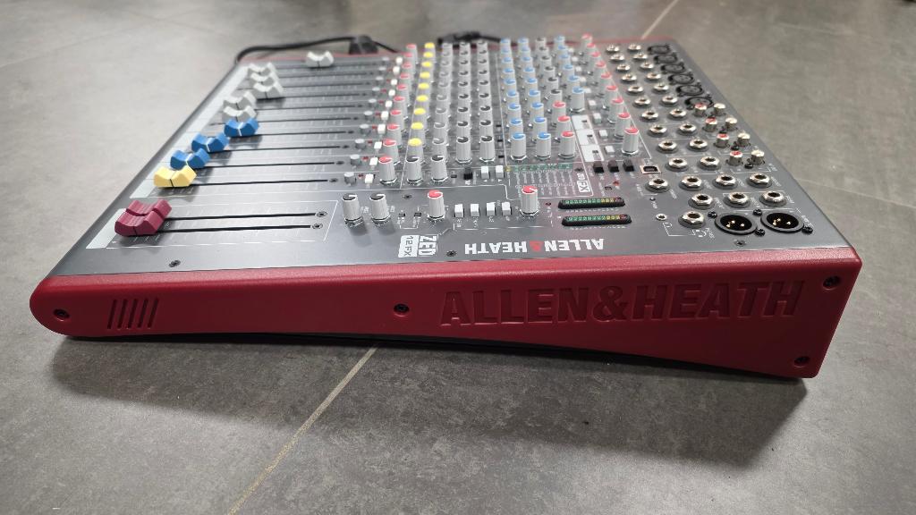 Allen & Heath ZED-12FX mixer – met USB en originele doos, Ophalen, Zo goed als nieuw, 10 tot 20 kanalen, Microfooningang