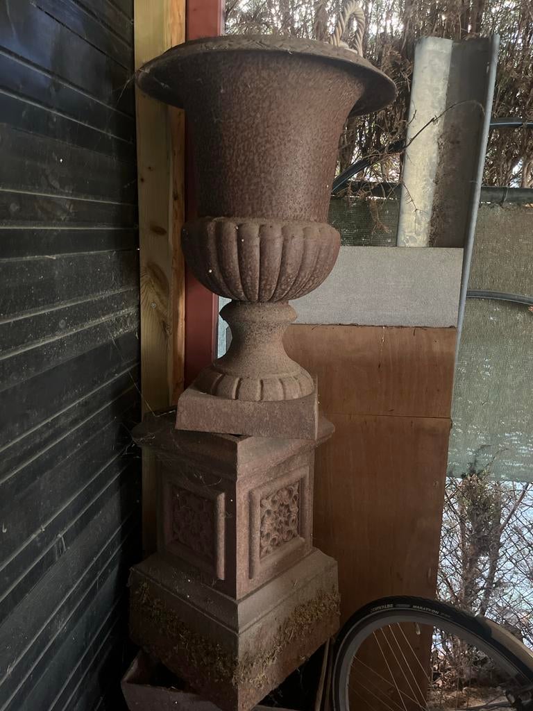 Gietijzeren Tuinvaas met Sokkel - Antiek Design, Ophalen