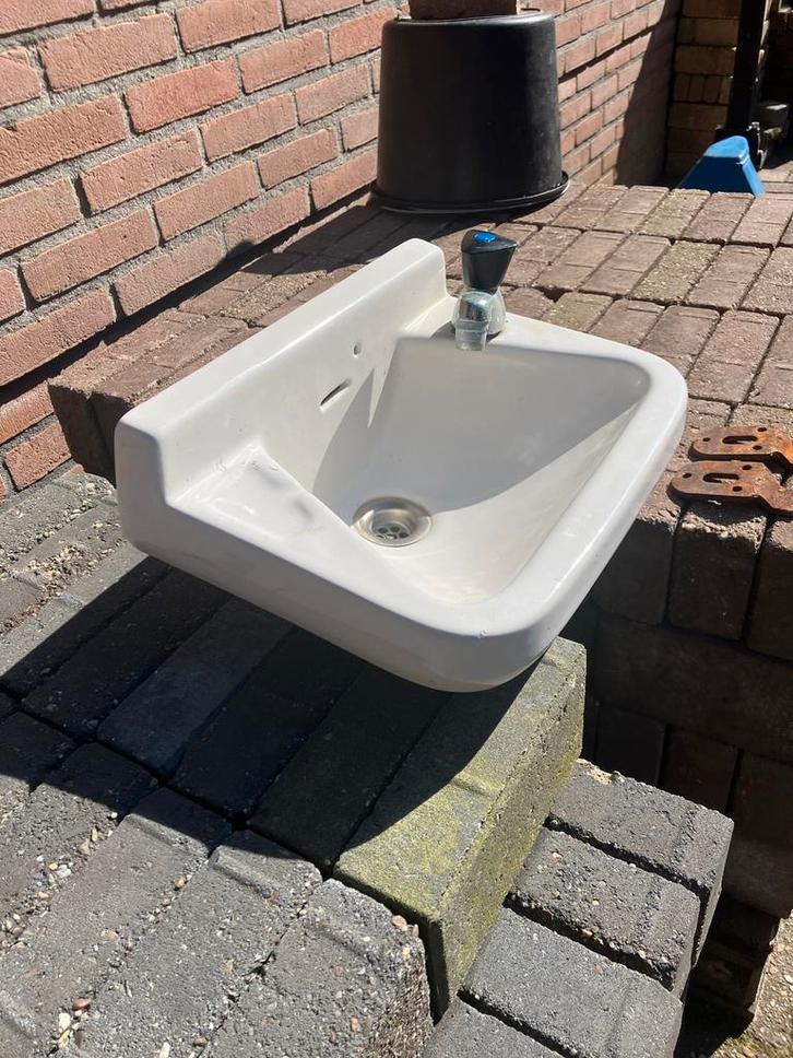 Wastafeltje met koudwaterkraan 38 x 28 cm, Doe-het-zelf en Verbouw, Sanitair, Gebruikt, Wastafel, Ophalen
