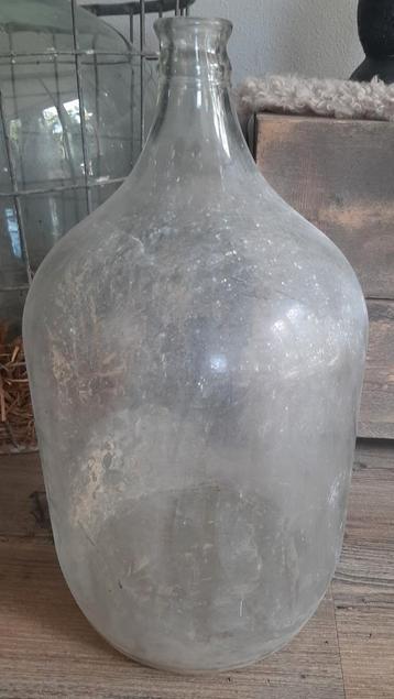Grote brocante fles beschikbaar voor biedingen