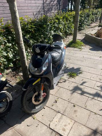Peugeot looxer scooter beschikbaar voor biedingen