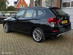 BMW X1 sDrive20i HIGH EXE AUT LEDER/ECC-AIRCO/STOEL/VW/NAVI, Euro 6, 4 cilinders, Navigatiesysteem, Zwart