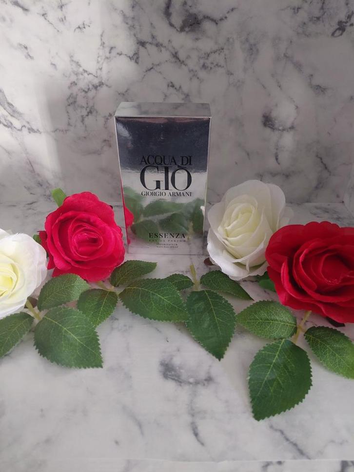 Giorgio Armani Acqua di Gio Essenza 100ml - Parfum, Sieraden, Tassen en Uiterlijk, Uiterlijk | Parfum, Nieuw, Ophalen