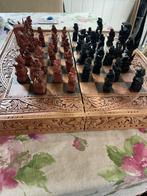 Hout gesneden oosters schaak- en trick en trackspel, Antiek en Kunst, Ophalen