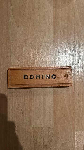 Vintage Dominospel; dominostenen in houten doosje beschikbaar voor biedingen