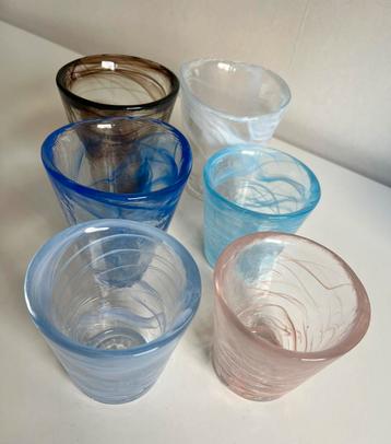 Set 6 Kosta Boda ‘Swirl’ Dikke Glazen Blauw Roze Wit Hydman beschikbaar voor biedingen