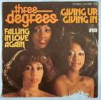 Three Degrees - giving up giving in, Gebruikt, 7 inch, Single, Ophalen of Verzenden