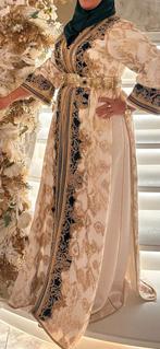 Takchita / Jurk te huur, Maat 38/40 (M), Beige, Ophalen of Verzenden, Zo goed als nieuw