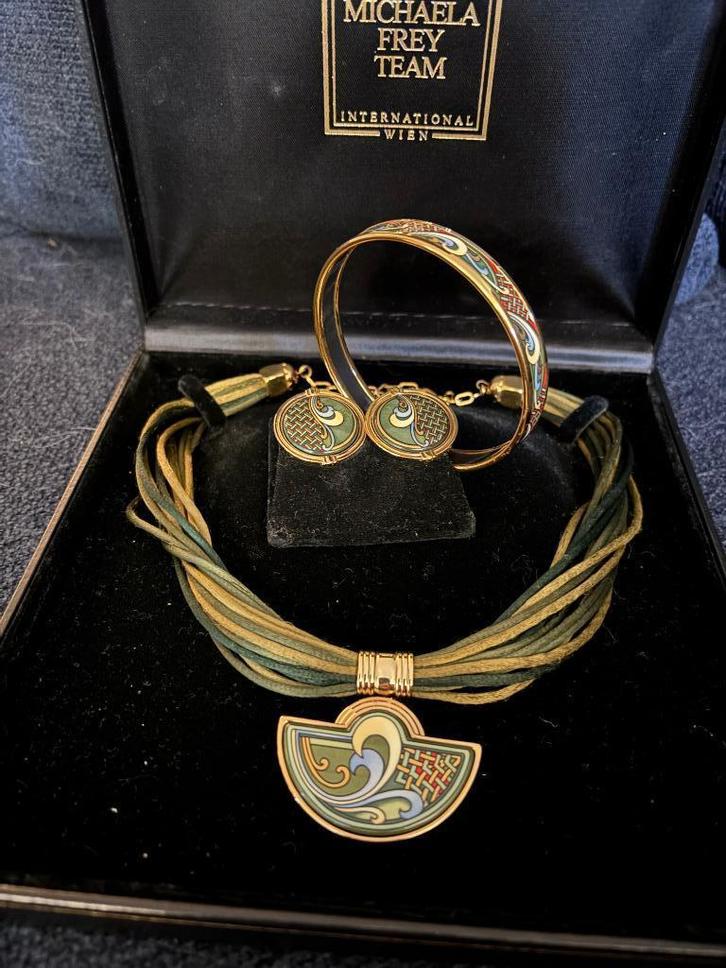 Michaela Frey vintage sieraden set., Sieraden, Tassen en Uiterlijk, Kettingen, Zo goed als nieuw, Goud, Goud, Met hanger, Verstelbaar