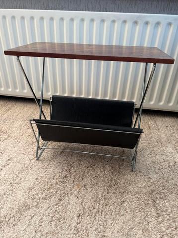 Originele Vintage retro  lectuurbak beschikbaar voor biedingen