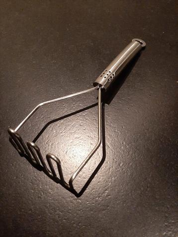 Aardappelstamper of pureestamper van RVS - Als nieuw! beschikbaar voor biedingen