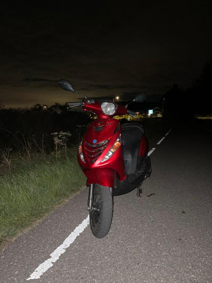 Zip 4T 50cc, Fietsen en Brommers, Scooters | Piaggio, Gebruikt, Overige modellen, Maximaal 45 km/u, Benzine, Ophalen of Verzenden