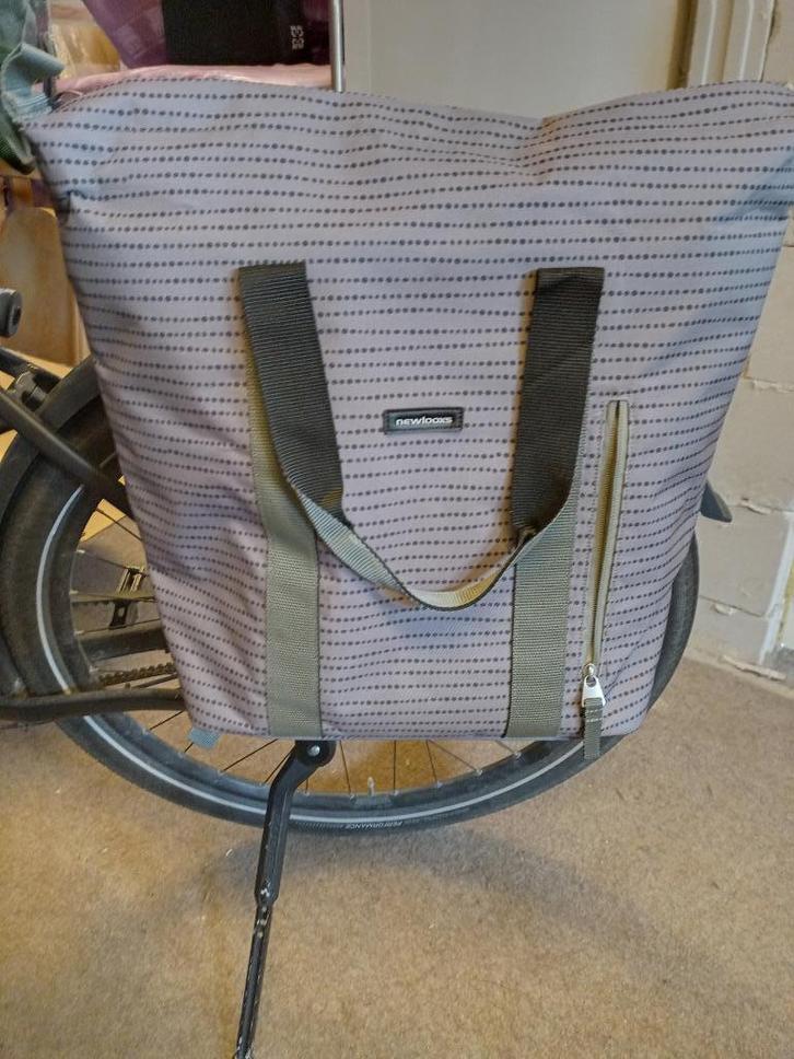 New Looxs enkele fietstas afneembaar grijs 24 liter, Fietsen en Brommers, Fietsaccessoires | Fietstassen, Zo goed als nieuw, Ophalen of Verzenden