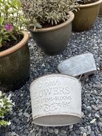 Twee zinken bloembakjes voor op de tuintafel, Gebruikt, Rond, Ophalen of Verzenden, Metaal