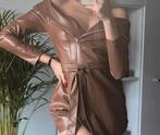 Leren Bruine Jumpsuit met strik maat M, Kleding | Dames, Jumpsuits, Verzenden, Zo goed als nieuw, Maat 38/40 (M), Bruin