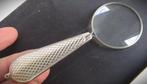 Vergrootglas~Loep~Zilver kleur~ca 12 cm x 4 cm~Antiek stijl, Hobby en Vrije tijd, Vergrootglazen, Loepen en Loeplampen, Ophalen of Verzenden