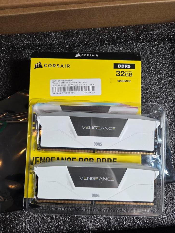 Corsair vengeance RGB White 32gb DDR5, Computers en Software, RAM geheugen, Zo goed als nieuw, Desktop, 32 GB, DDR5, Ophalen of Verzenden