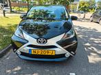 Toyota Aygo 2017 Zwart Camera, Auto's, Toyota, Voorwielaandrijving, 4 stoelen, Zwart, Origineel Nederlands