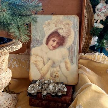 🌲Victoriaanse winter dame met bonnet🌲 beschikbaar voor biedingen