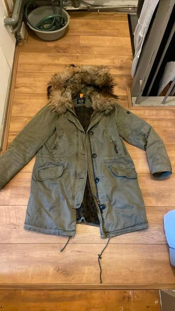 Warme Winterjas met Bontkraag beschikbaar voor biedingen