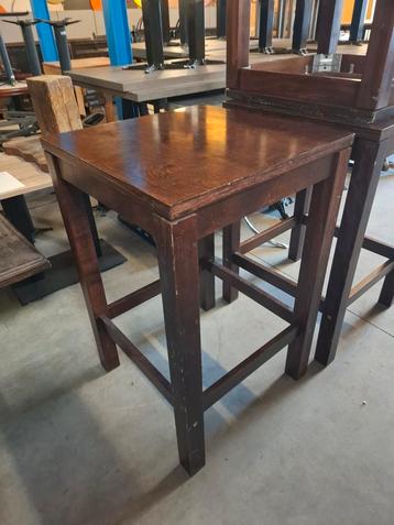 DIVERSE cafe statafels bruin hout 70x70cm + (bar)krukken beschikbaar voor biedingen