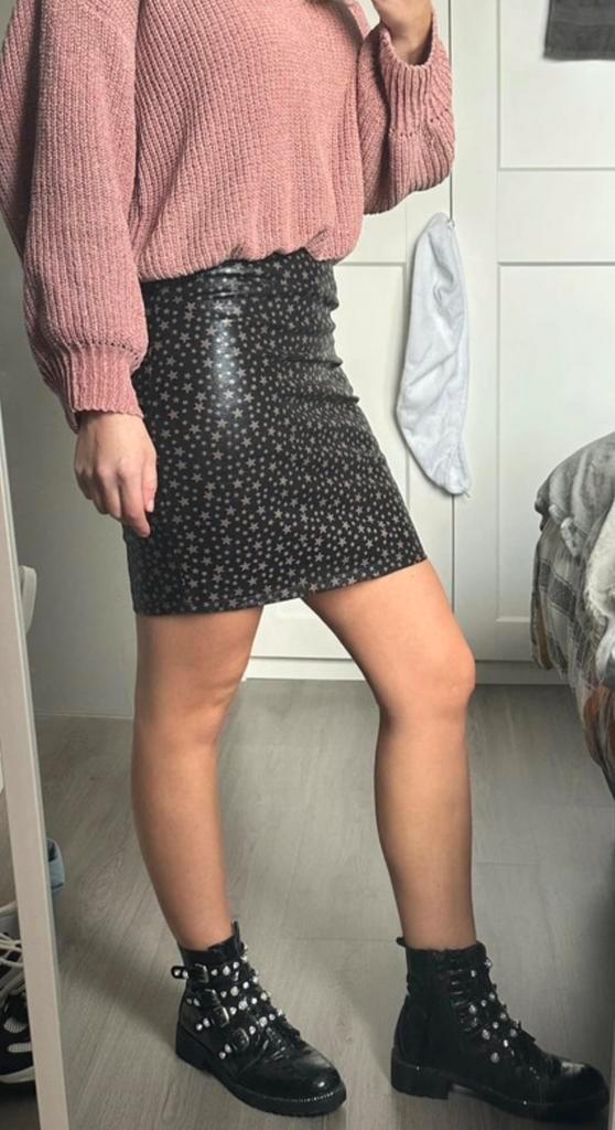Zwart rokje met sterren By Clara NIEUW, Kleding | Dames, Rokken, Nieuw, Maat 36 (S), Zwart, Boven de knie, Ophalen of Verzenden
