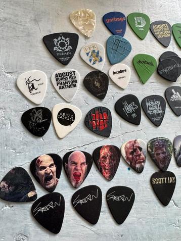 Guitar pics of multiple bands/musicians beschikbaar voor biedingen