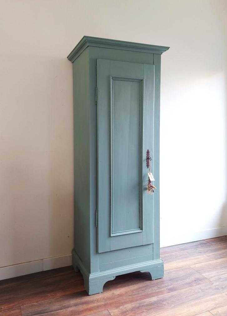 Landelijke klassieke kast, eendeurskast, servieskast legkast, Antiek en Kunst, Antiek | Meubels | Kasten, Ophalen of Verzenden